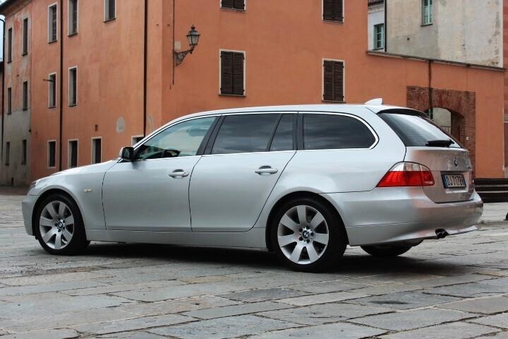 Bmw 530d Touring Futura DA AMATORE FULL OPTIONALS 8 GOMME SU CERCHI LEGA