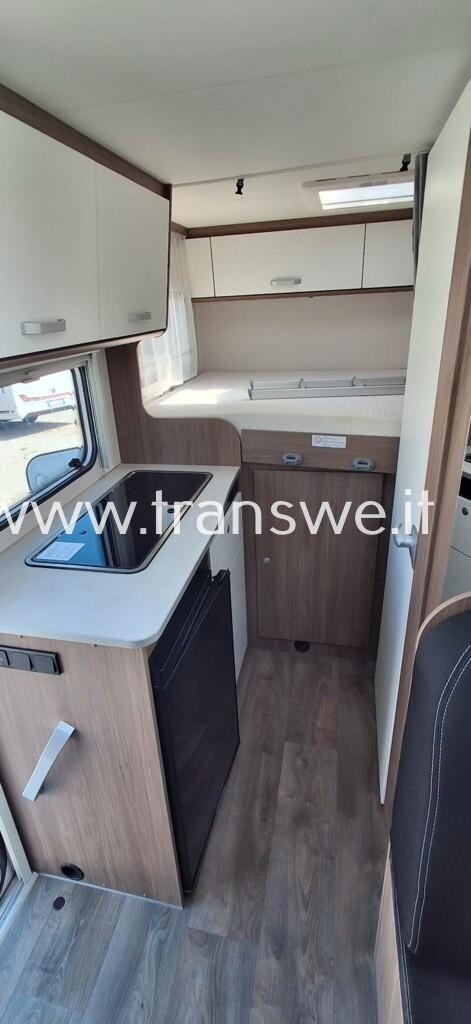 Carado V132 PRO+ camper van compatto letto matrimoniale posteriore
