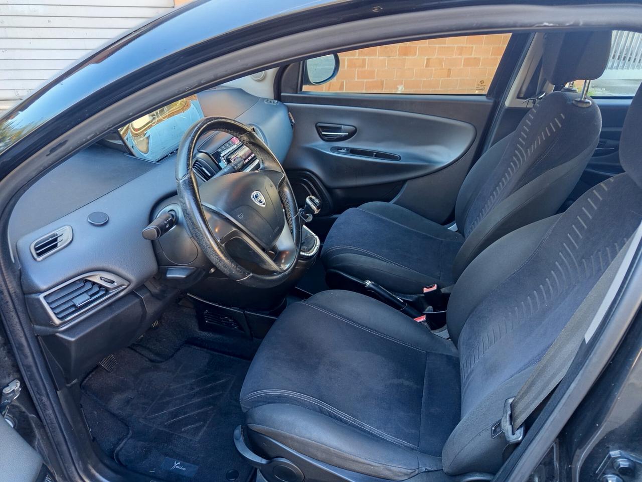Lancia Ypsilon 1.2 69 CV 5 porte S&S Platinum