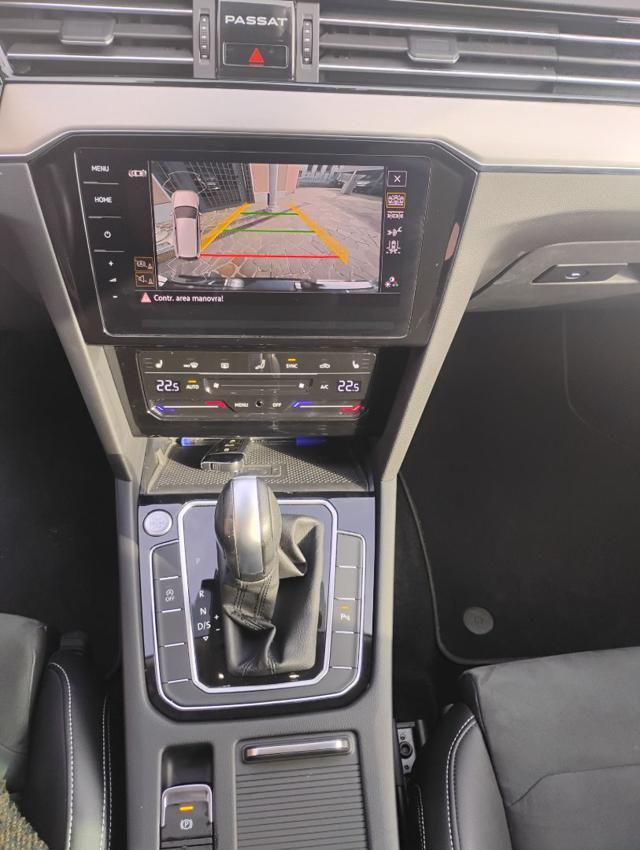 VOLKSWAGEN Passat Variant 2.0 TDI SCR EVO DSG Executive R-LINE