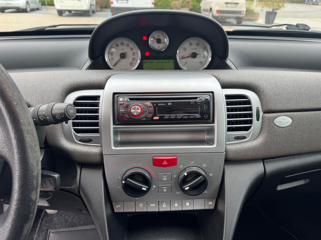 Lancia Ypsilon 1.4 Oro Ecochic GPL