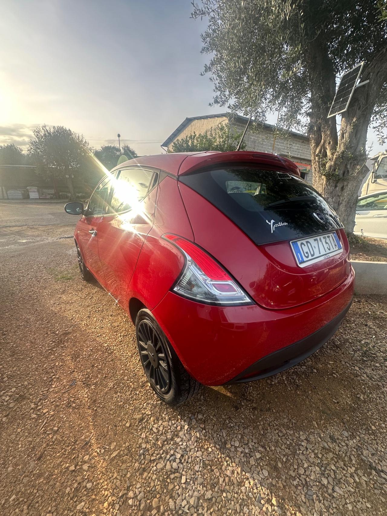 Lancia Ypsilon 1.0 FireFly 5 porte S&S Hybrid Ecochic Silver