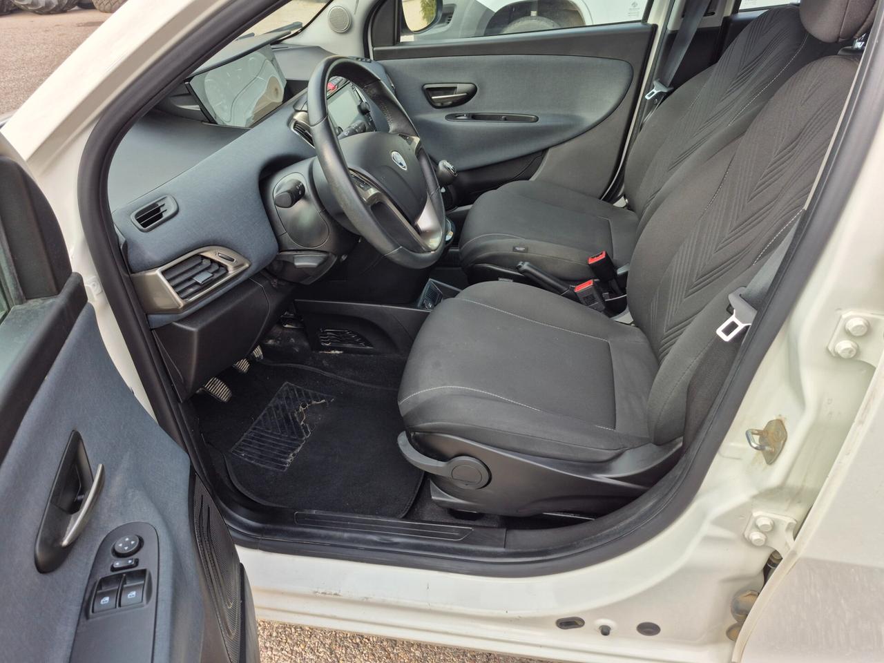 Lancia Ypsilon 1.0 FireFly 5 porte S&S Hybrid Ecochic Gold