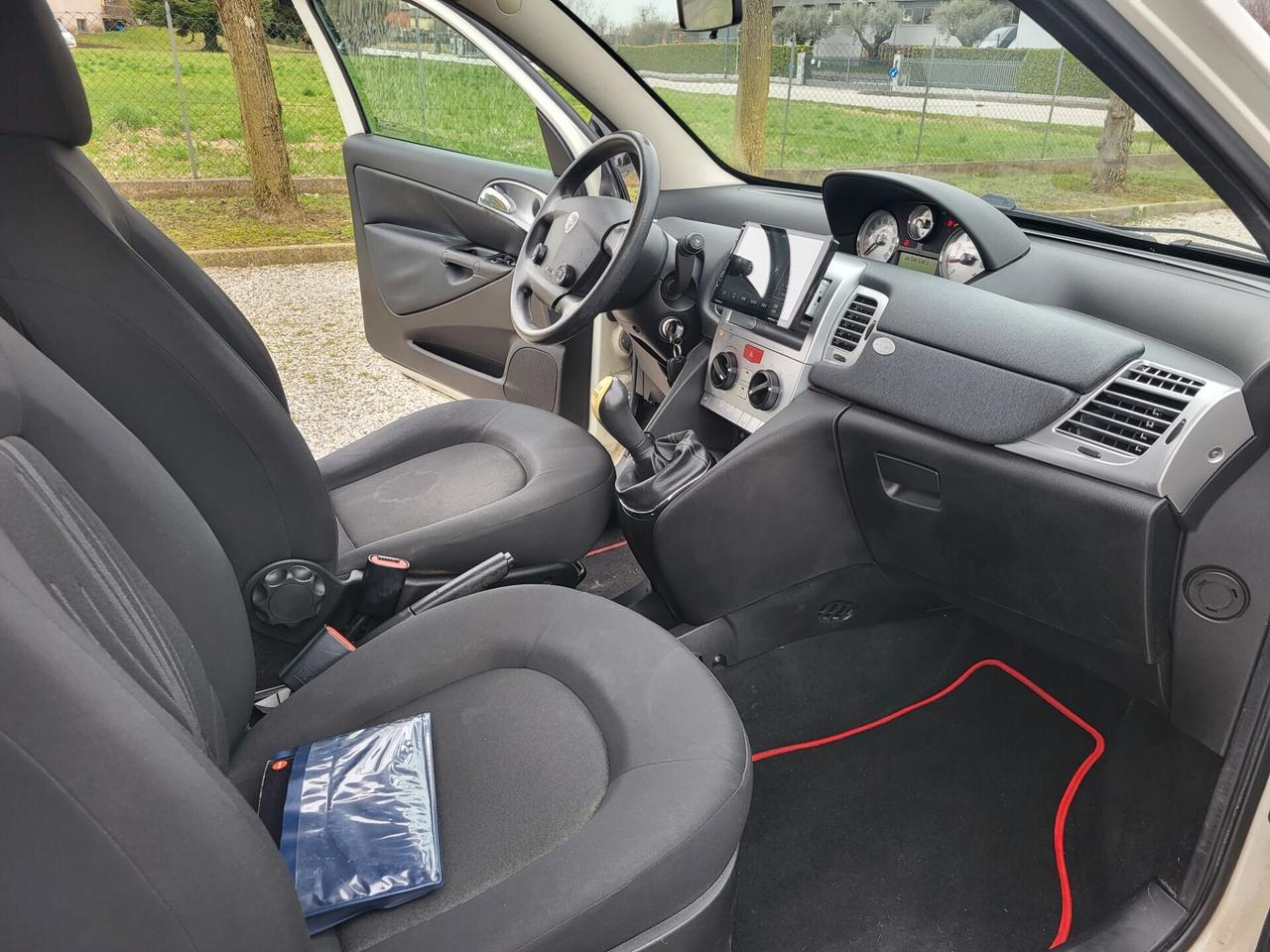 Lancia Ypsilon 1.3 MJT 75 CV Diva