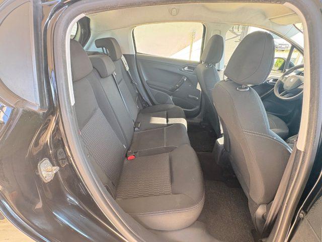 PEUGEOT 208 1.2 82cv 5 porte POCHI CHILOMETRI OK NEOPATENTATI