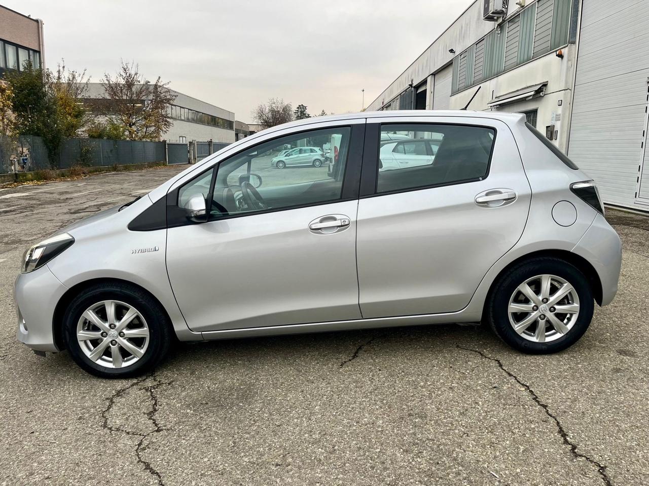Toyota Yaris 1.5 Hybrid 104.000km 2013 perfetta