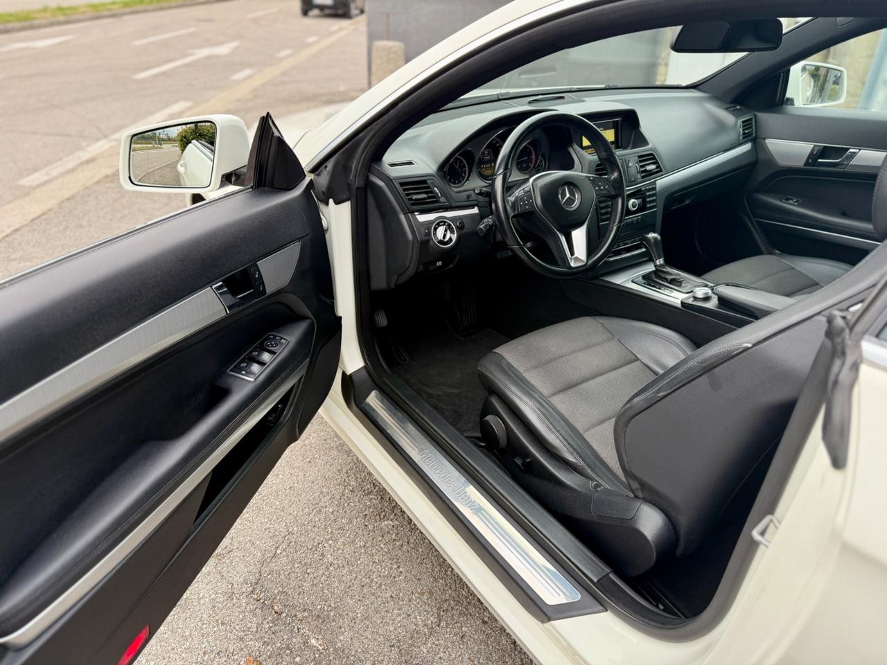 Mercedes-benz E 220 CDI Coupé BlueEFFICIENCY 2012