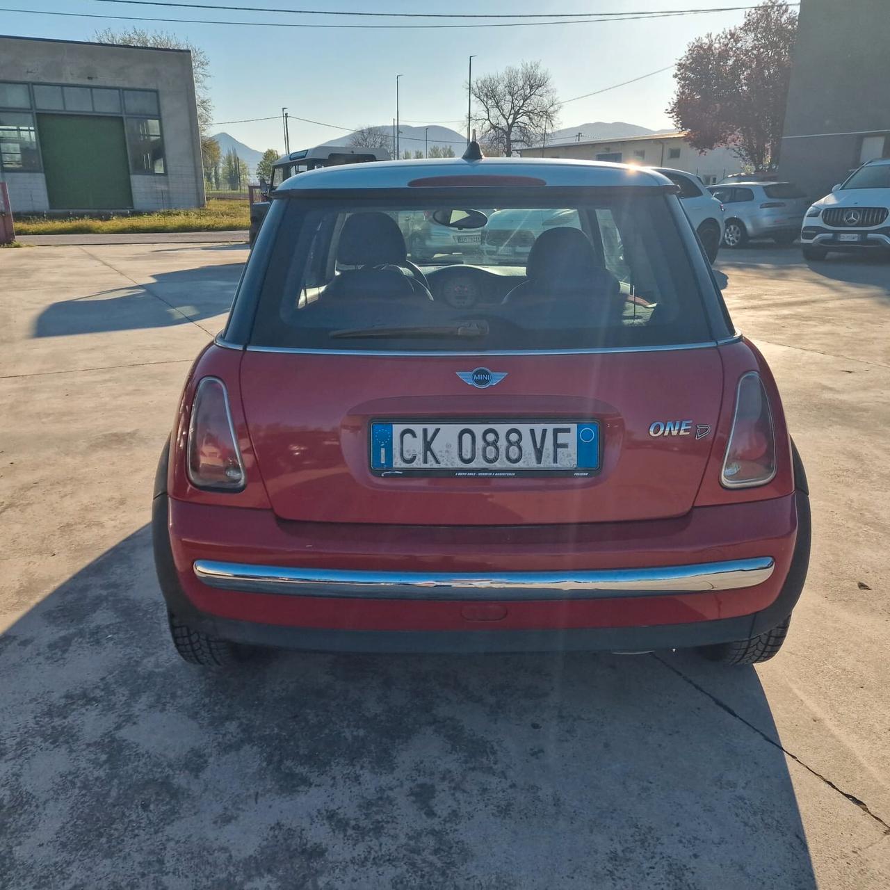 Mini 1.4 tdi One D de luxe ok per neopatentati
