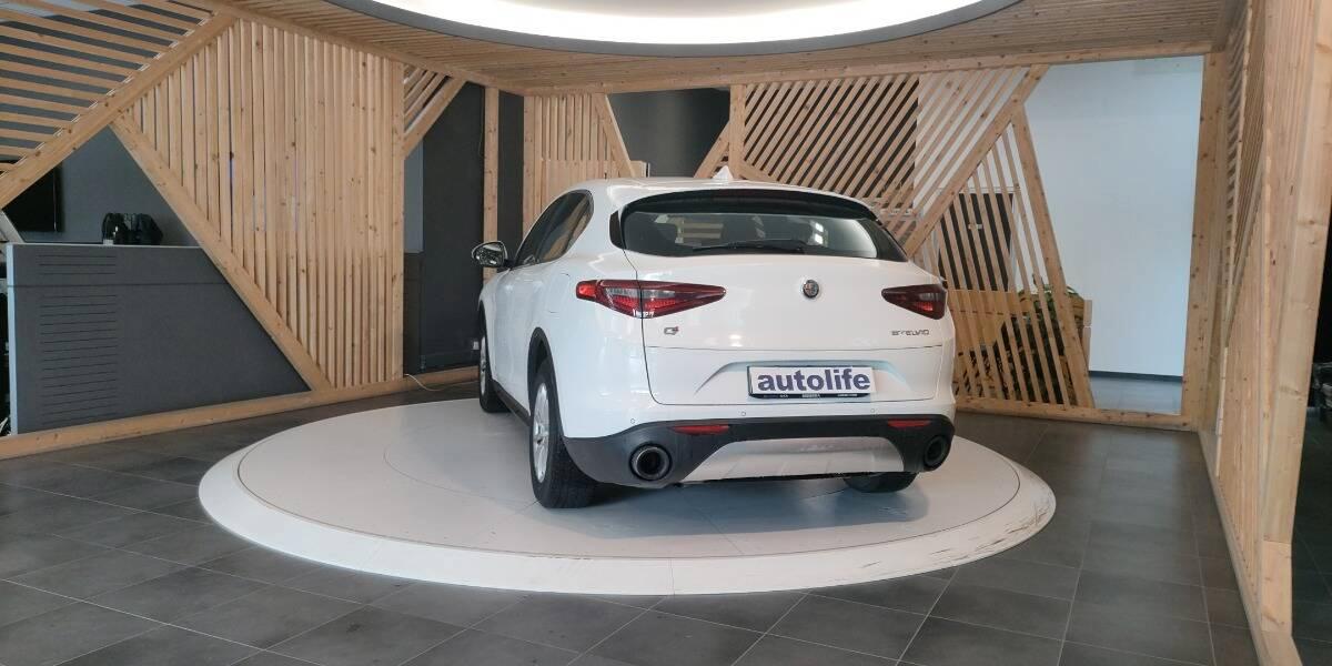 Alfa Romeo Stelvio 2.2 t Business Q4 190cv auto my19