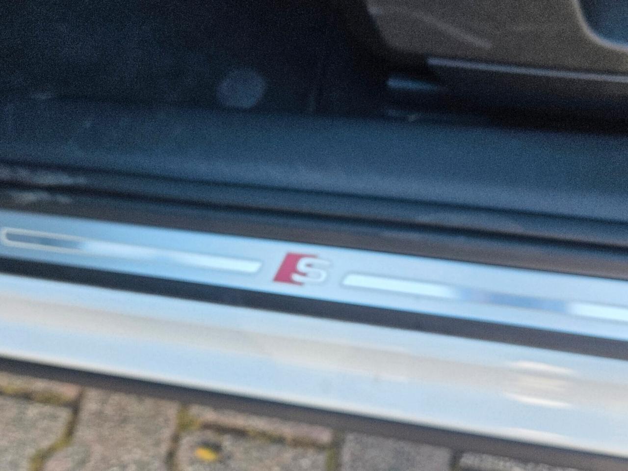 Audi Q2 30 TDI IDENTITY BLACK