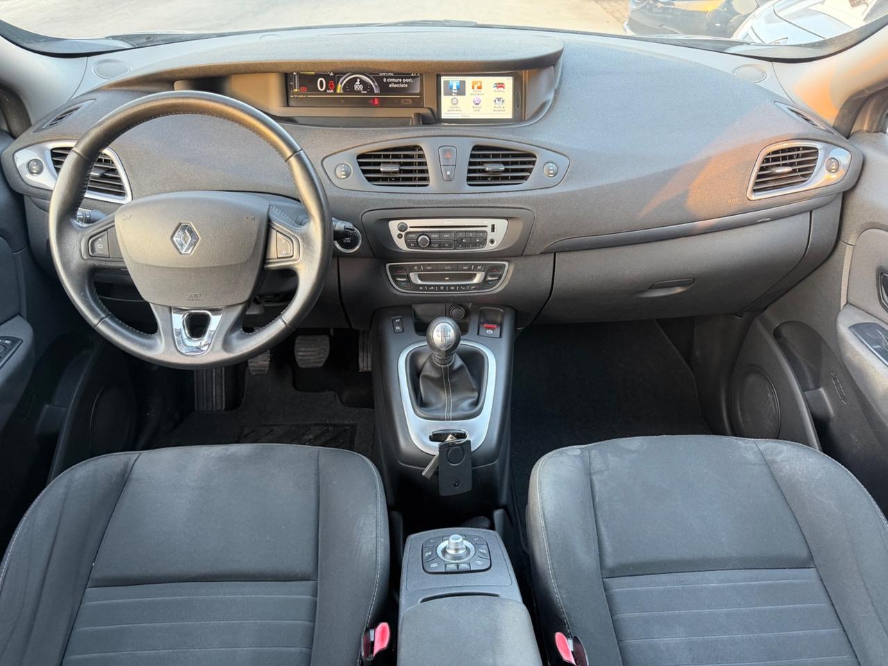 Renault SCENIC 1.5 dCi 110CV 2015 - TOM TOM