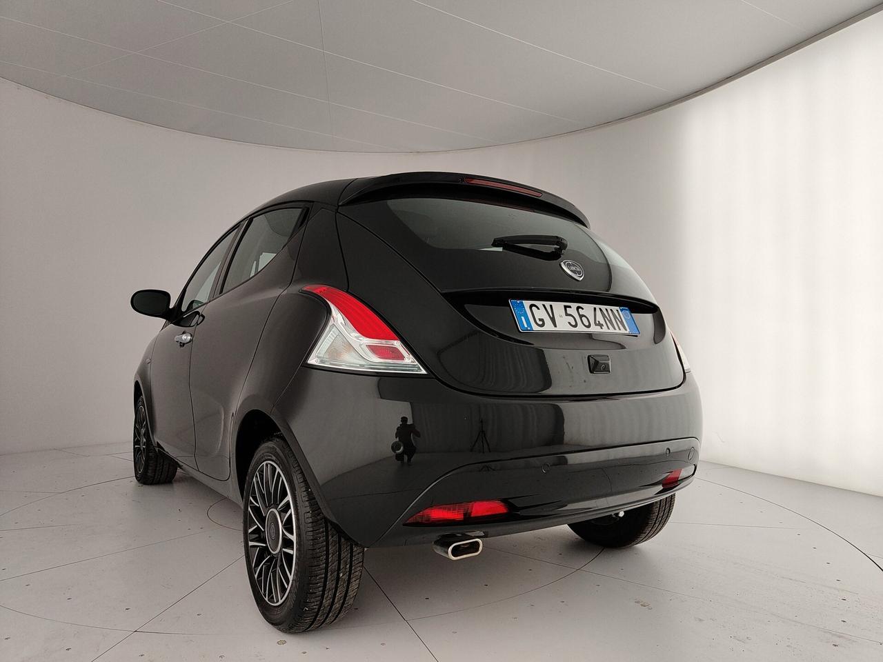 Lancia Ypsilon 1.0 FireFly 5 porte S&S Hybrid Platino