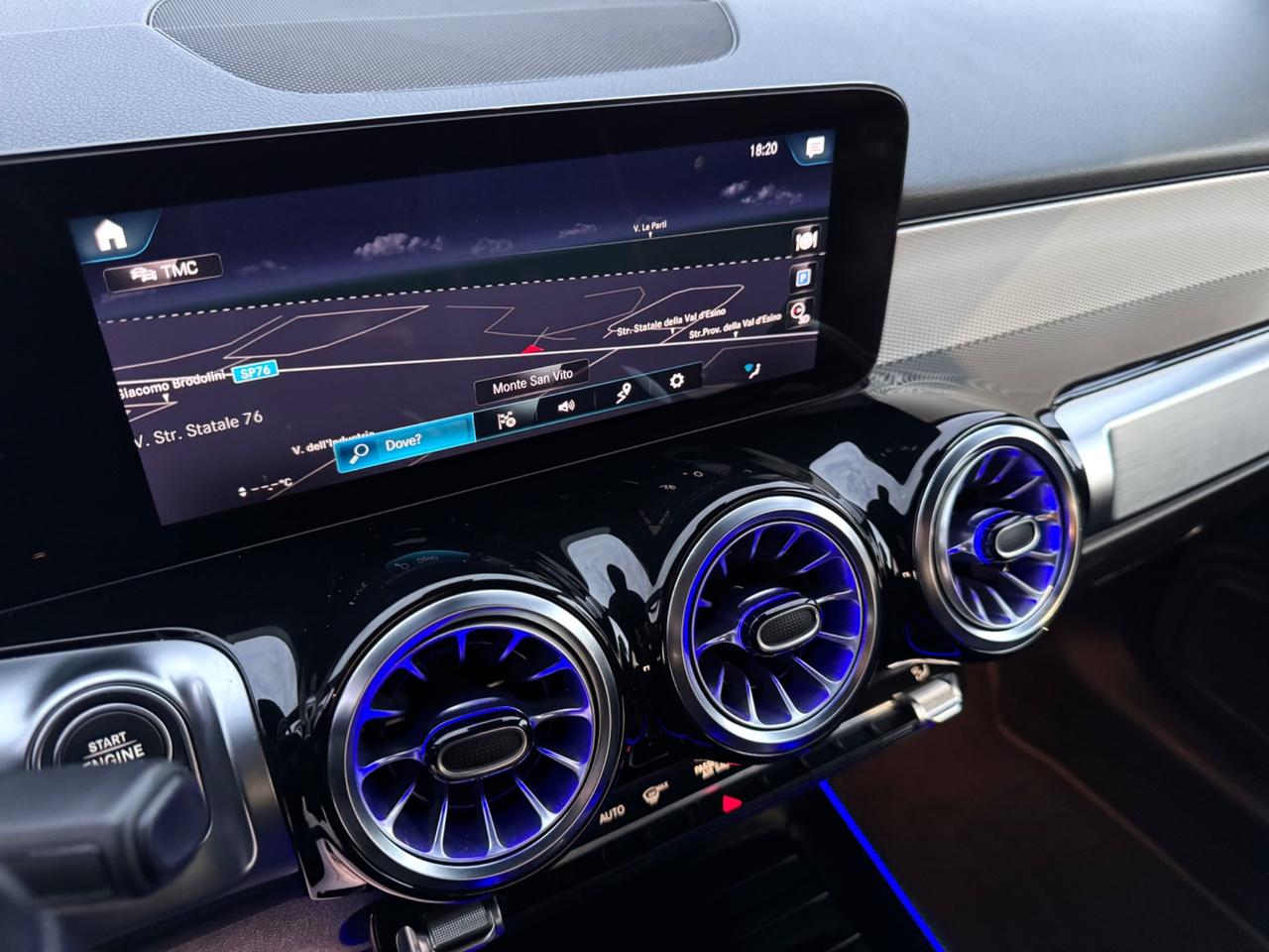 MERCEDES GLB 180d Sport - Luci Ambient Navi 18