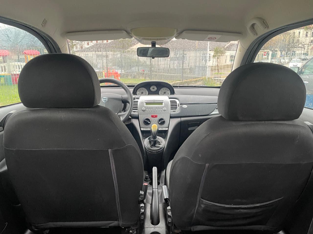 Lancia Ypsilon 1.3 MJT 75 CV Unyca