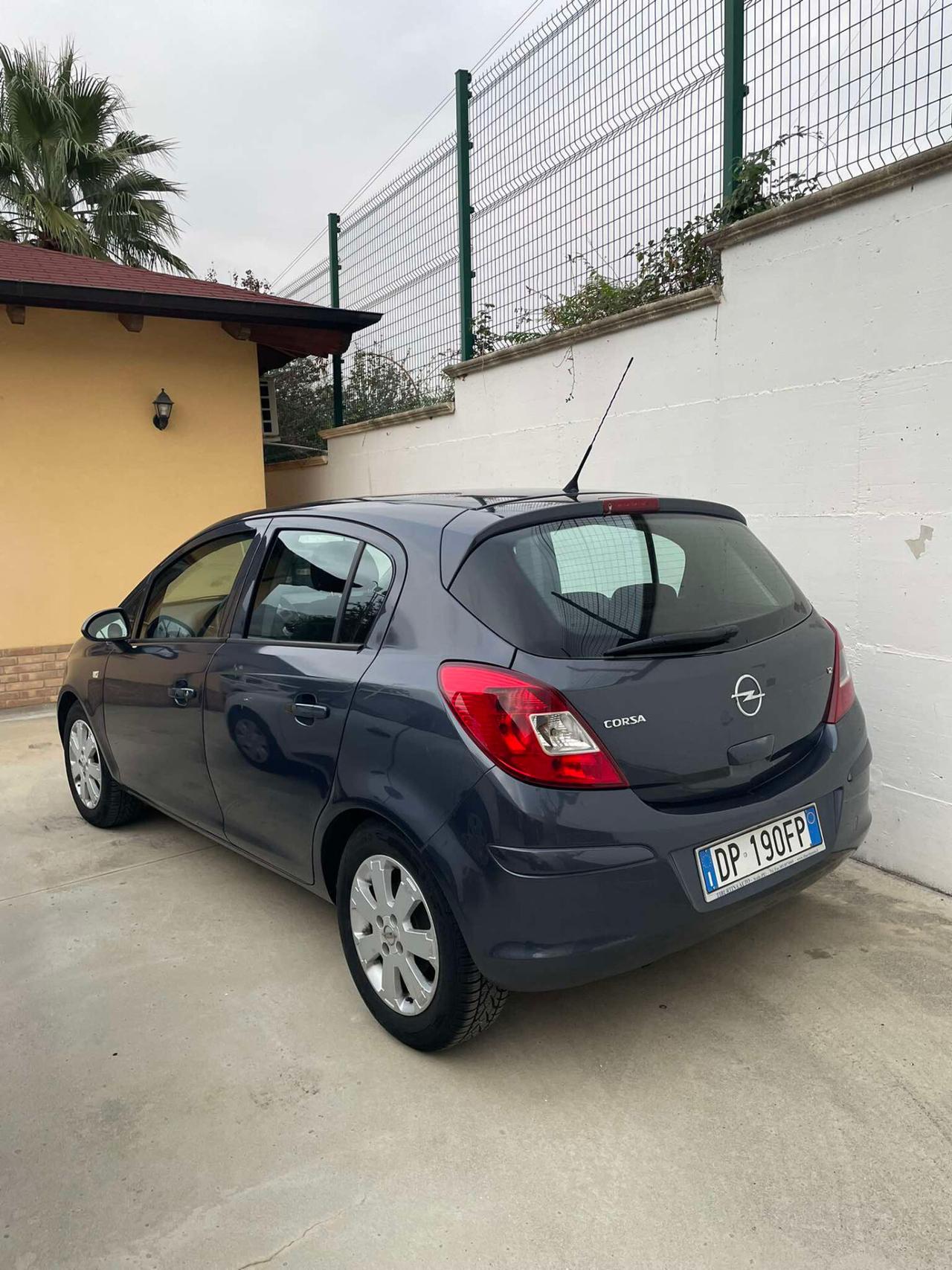 Opel Corsa 1.2 5 porte