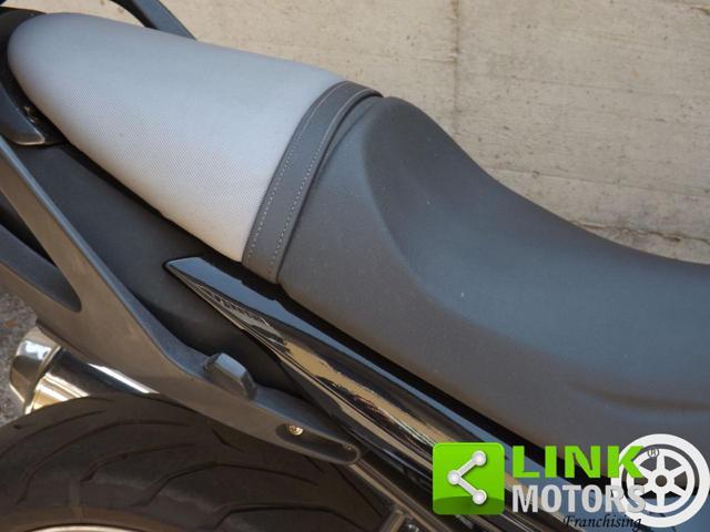 BMW R 1200 R anno 2008 con valigie laterali BMW originali