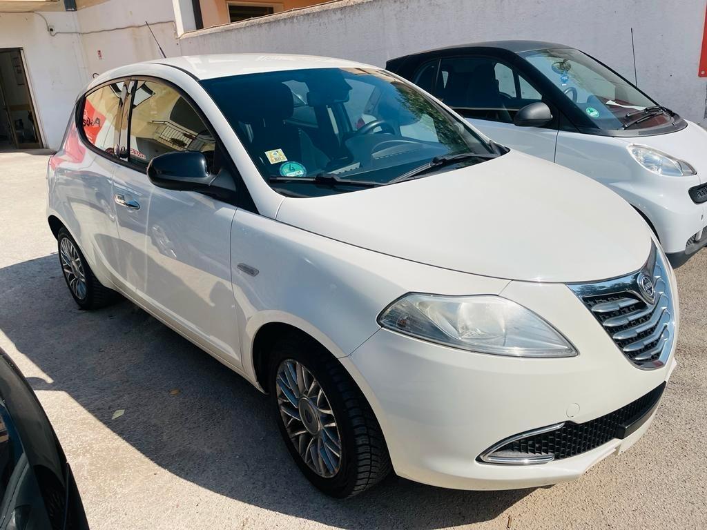 Lancia Ypsilon 1.2 69 CV 5 porte GPL Ecochic Silver