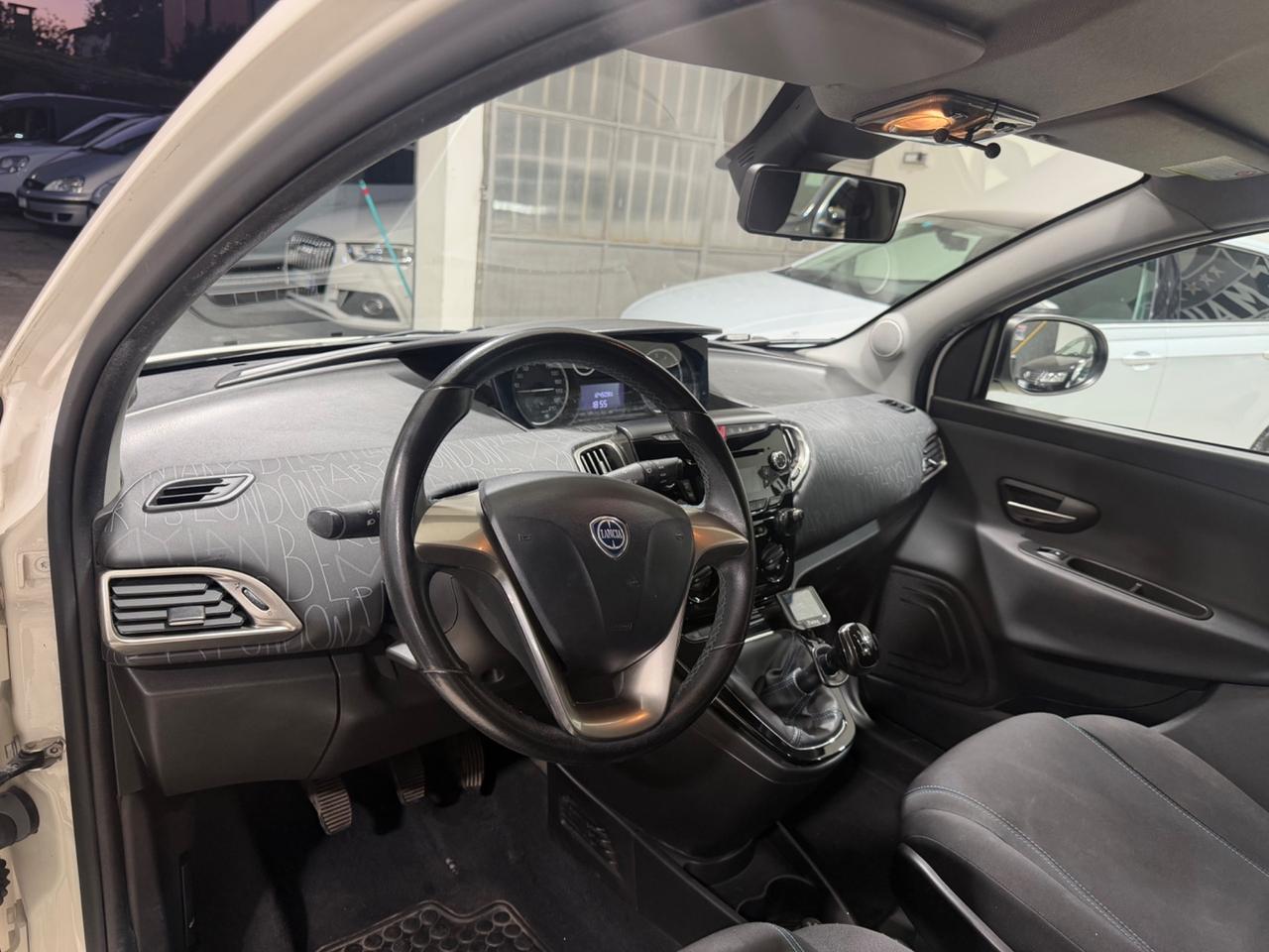 Lancia Ypsilon 0.9 TwinAir 85 CV 5 porte Metano Ecochic Gold