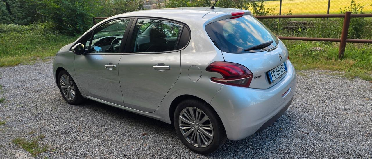 Peugeot 208 PureTech 82 5 porte Allure