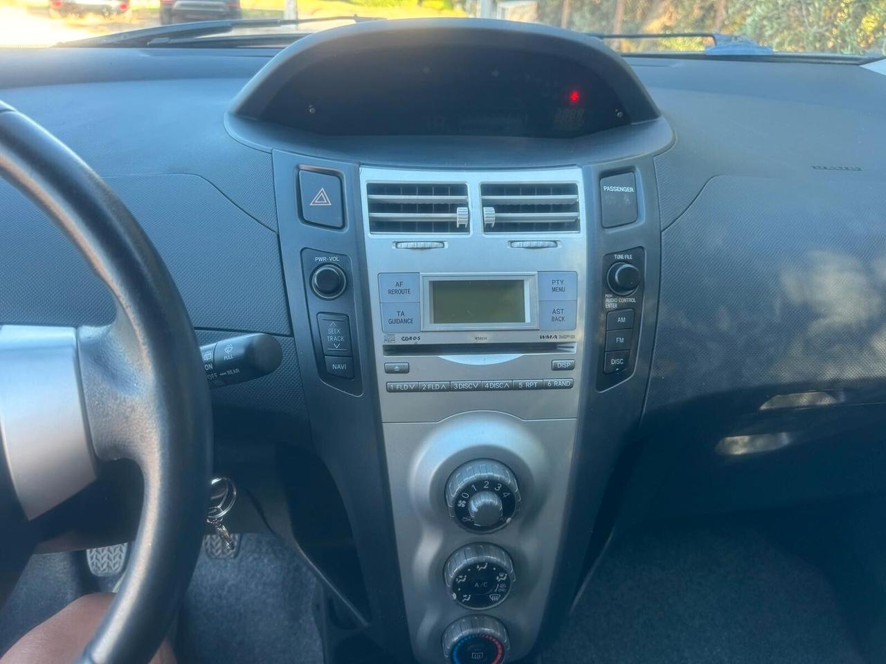 Toyota Yaris 1.0 5 porte