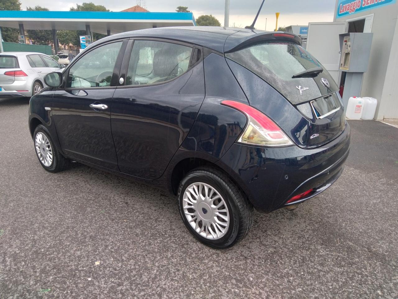 Lancia Ypsilon 0.9 TwinAir 85 CV 5 porte Metano Ecochic Platinum