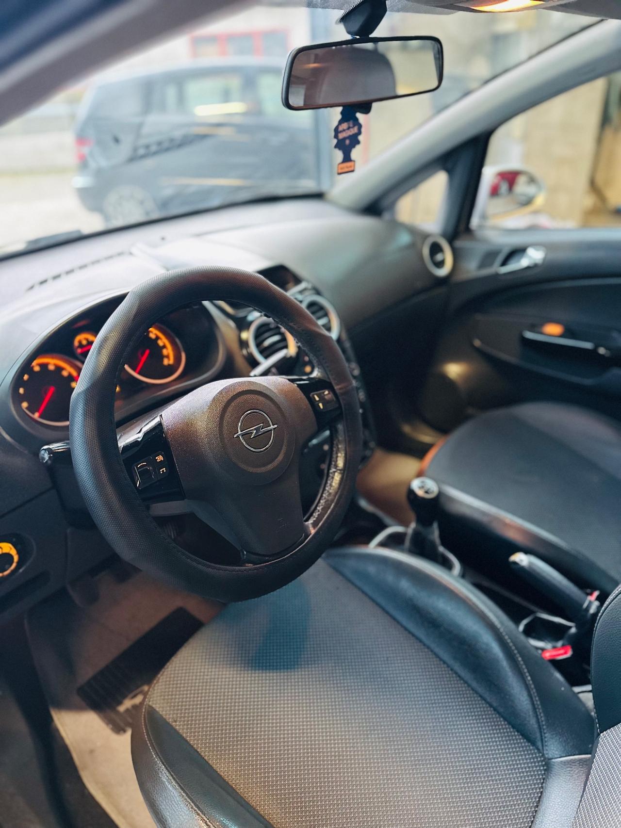 Opel Corsa 1.2 5 porte Cosmo