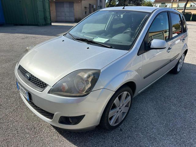 FORD Fiesta 1.4 TDCi 5p. Ghia senza nessun lavoro da fare