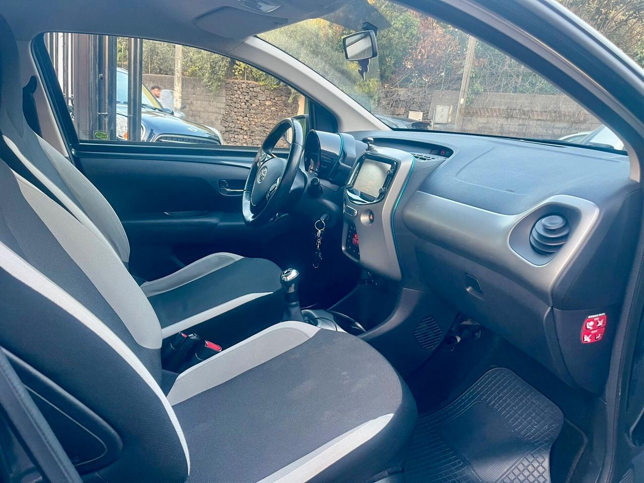 Toyota Aygo 1.0 VVT-i 69 CV 5 porte x-play TSS