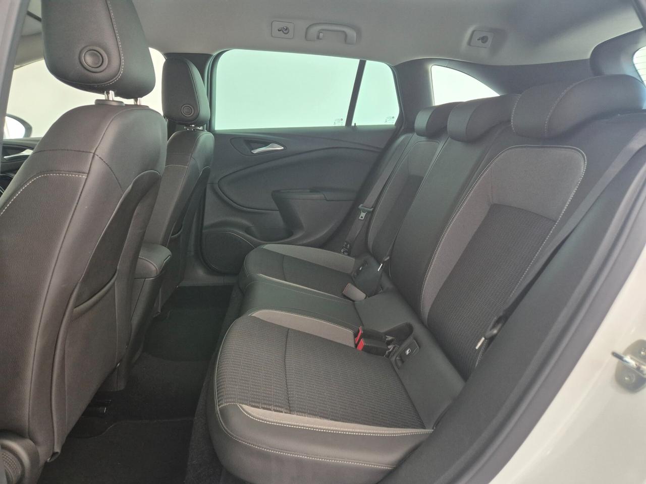 Opel Astra 1.6 CDTi 136CV Sports Tourer Business Elegance