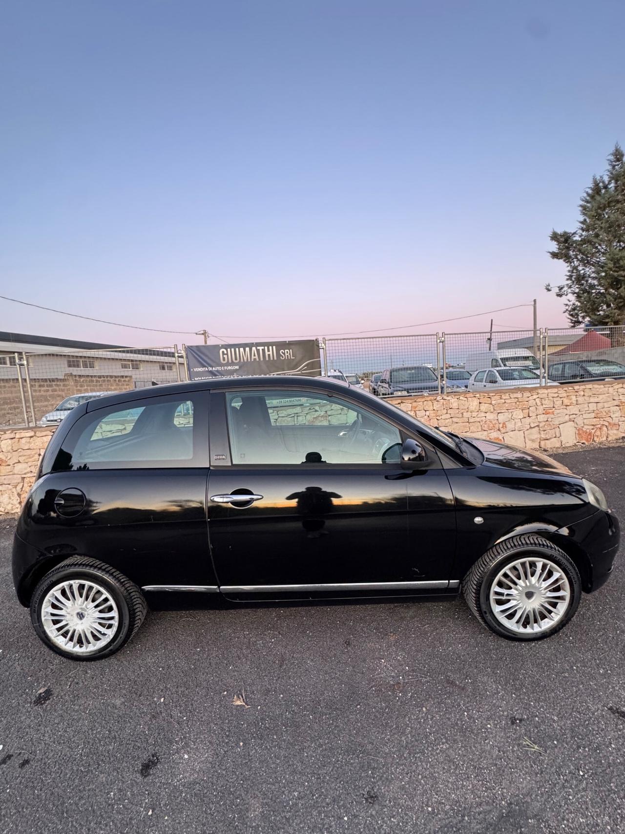Lancia Ypsilon 1.3 MJT 75 CV Diva