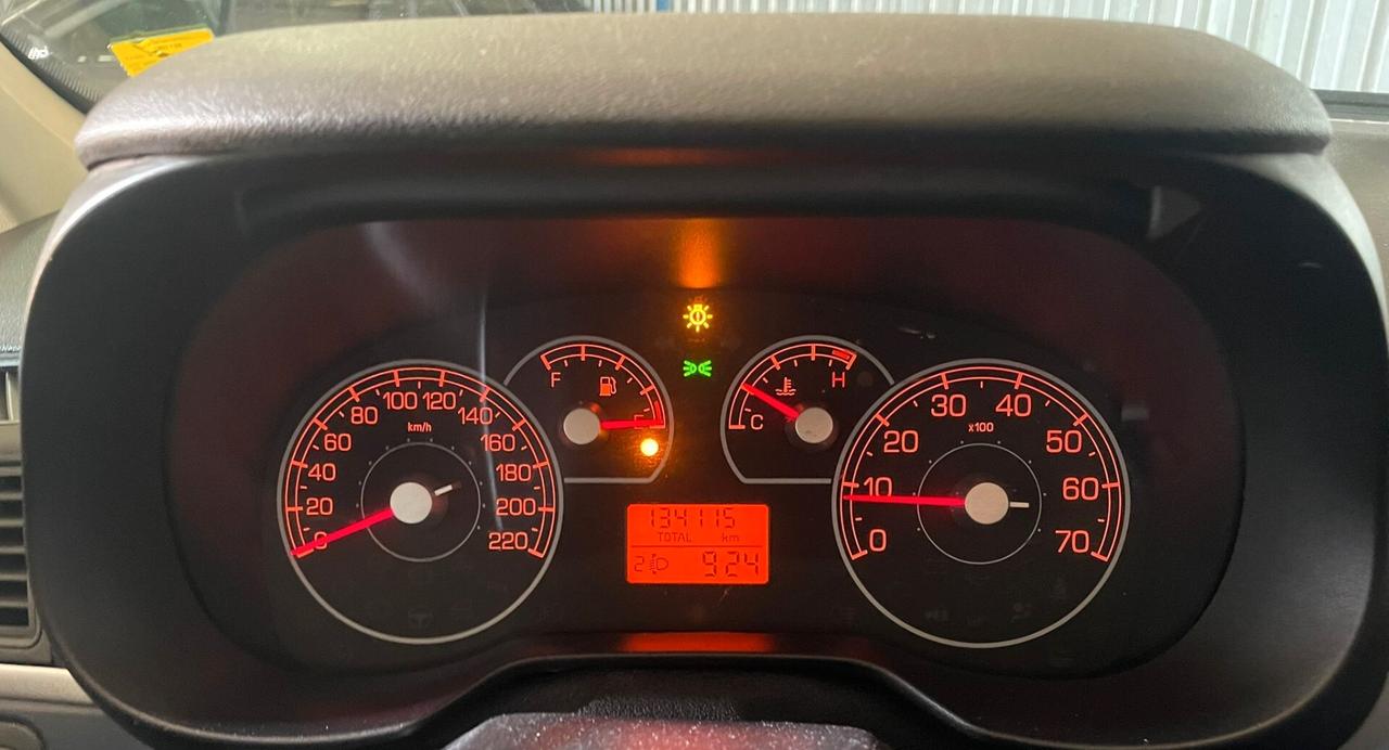 FIAT GRANDE PUNTO 1.2 - NEOPATENTATI