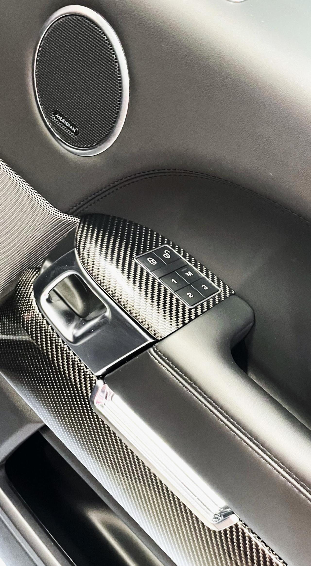 RANGE ROVER SPORT HST HYBRID Total Black +CARBONIO