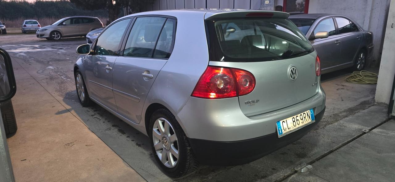 Volkswagen Golf 1.6 16V FSI 5p. Sportline