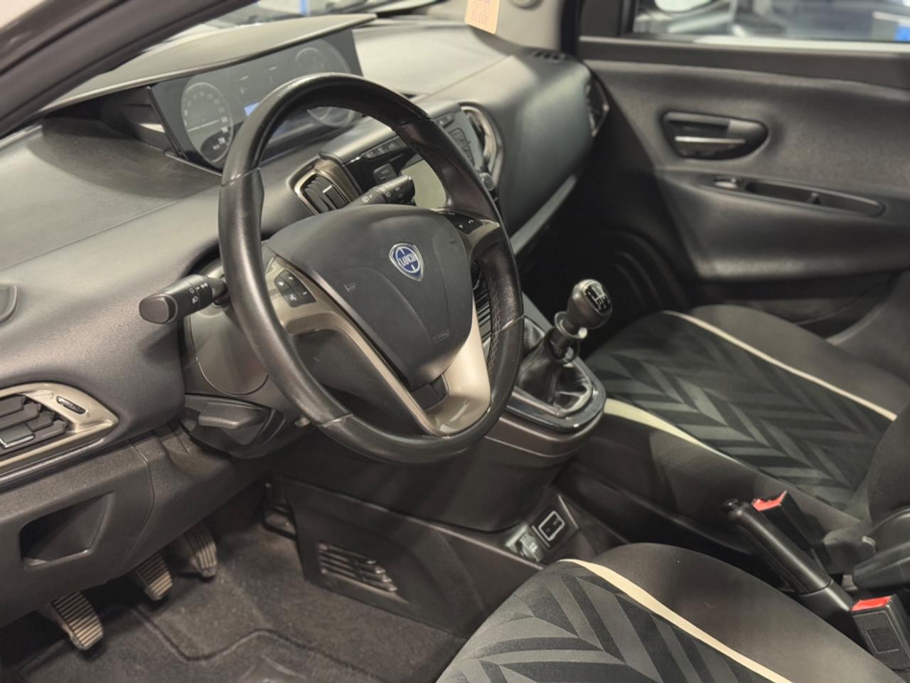 Lancia Ypsilon 1.2 69 CV 5 porte GPL Ecochic Silver