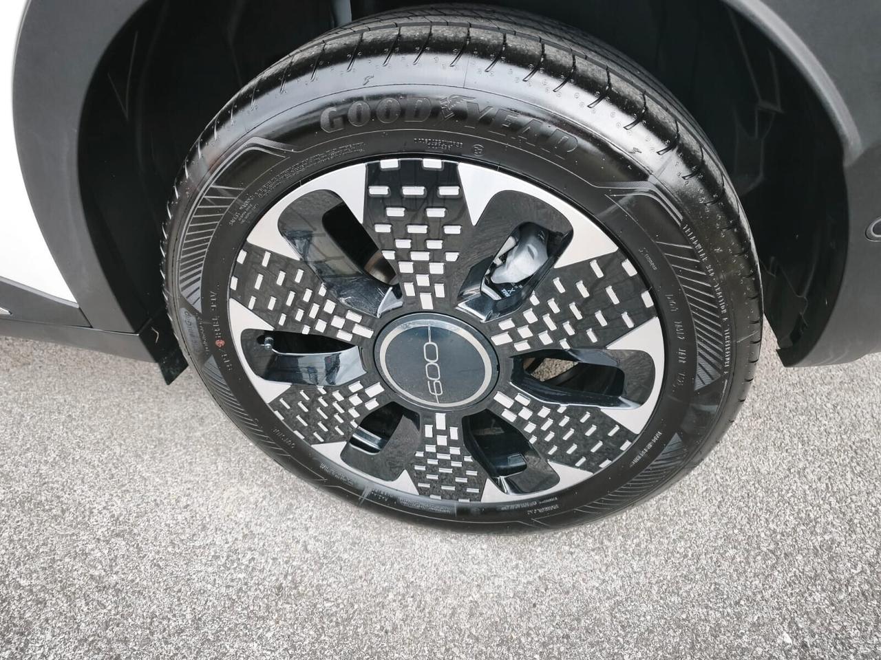 Fiat 600 Hybrid 110 CV DCT MHEV La Prima