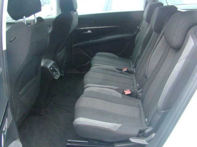 Peugeot 5008 1.5 HDi 130CV 7POSTI AUT.+NAV+LED+CRUISE+PRIVACY+PDC