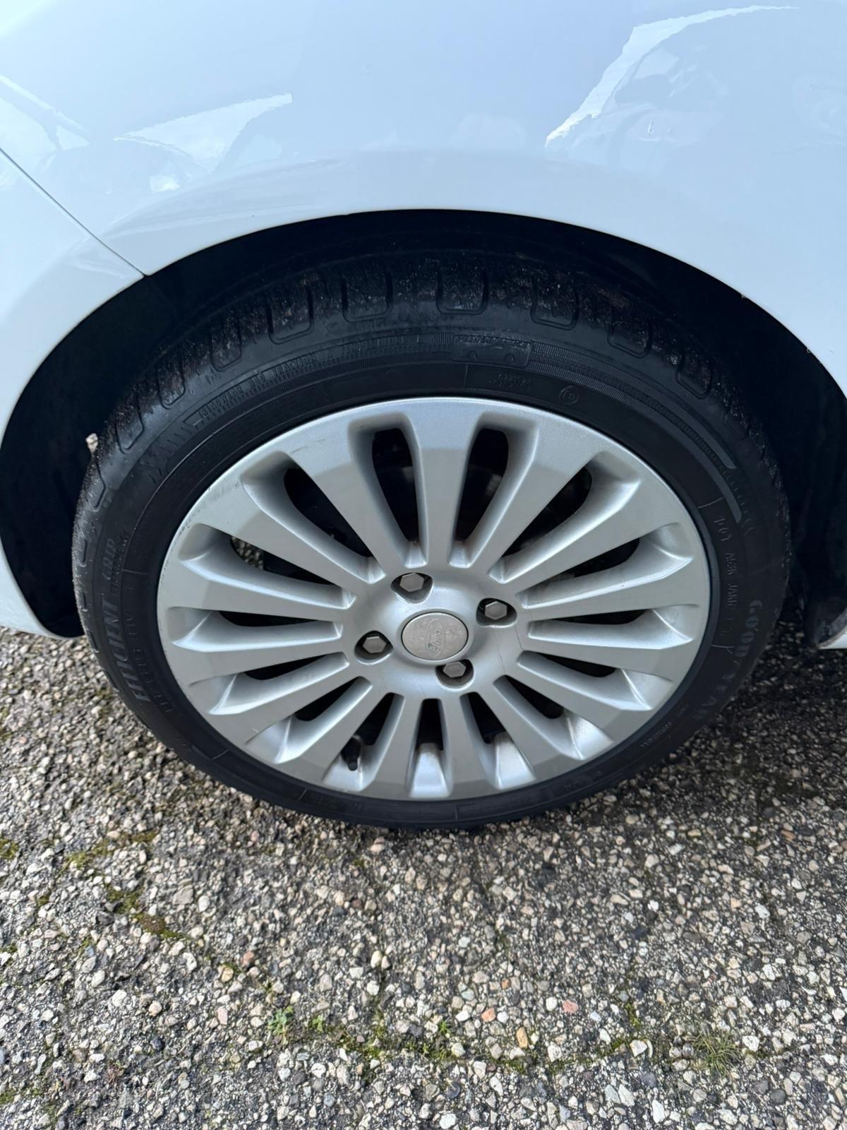 Ford Fiesta 1.4 97 CV KW 81 5 porte Titanium