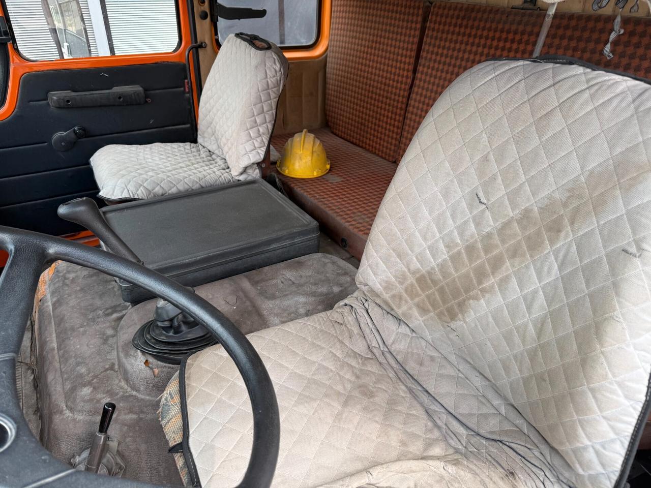 Mercedes Benz SK 1919 ribaltabile trilaterale con Gru HIAB Hidrocom 140