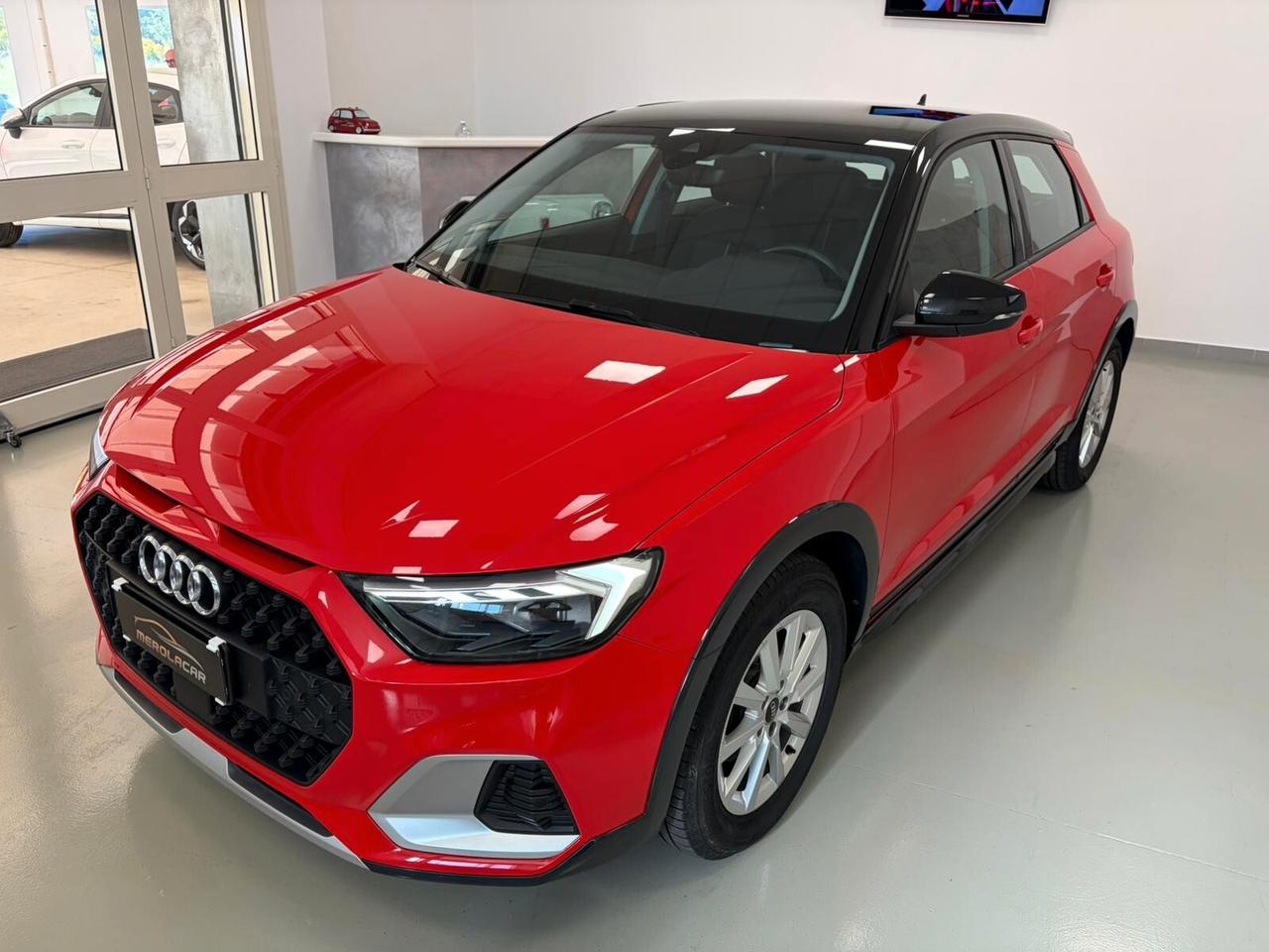 Audi A1 citycarver 30 1.0 tfsi Identity Black 110cv