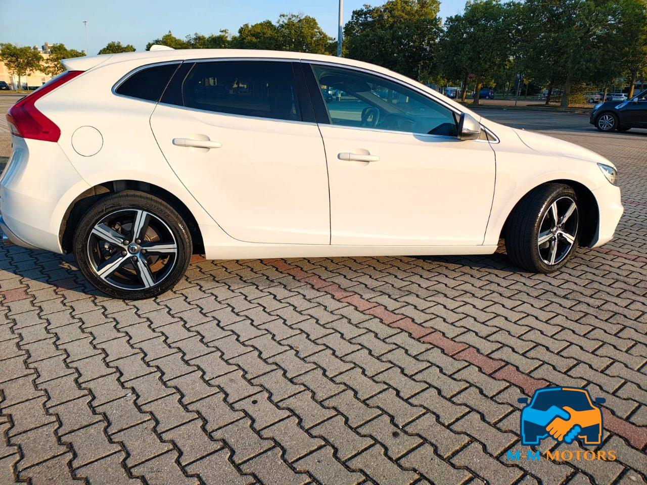 Volvo V40 2.0 d2 R-design Momentum my17