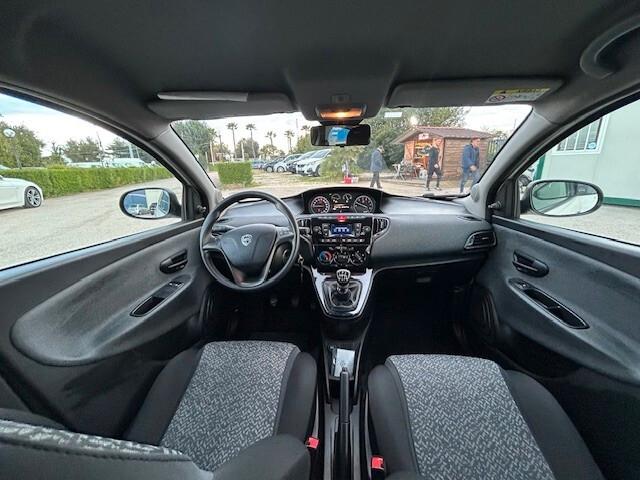 Lancia Ypsilon 1.0 FireFly 5 porte S&S Hybrid Ecochic Silver OK NEOPATENTATI