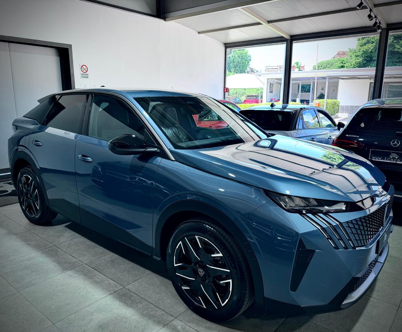 Peugeot 3008 1.2 Hybrid 145CV E-DCS6 Allure KM0