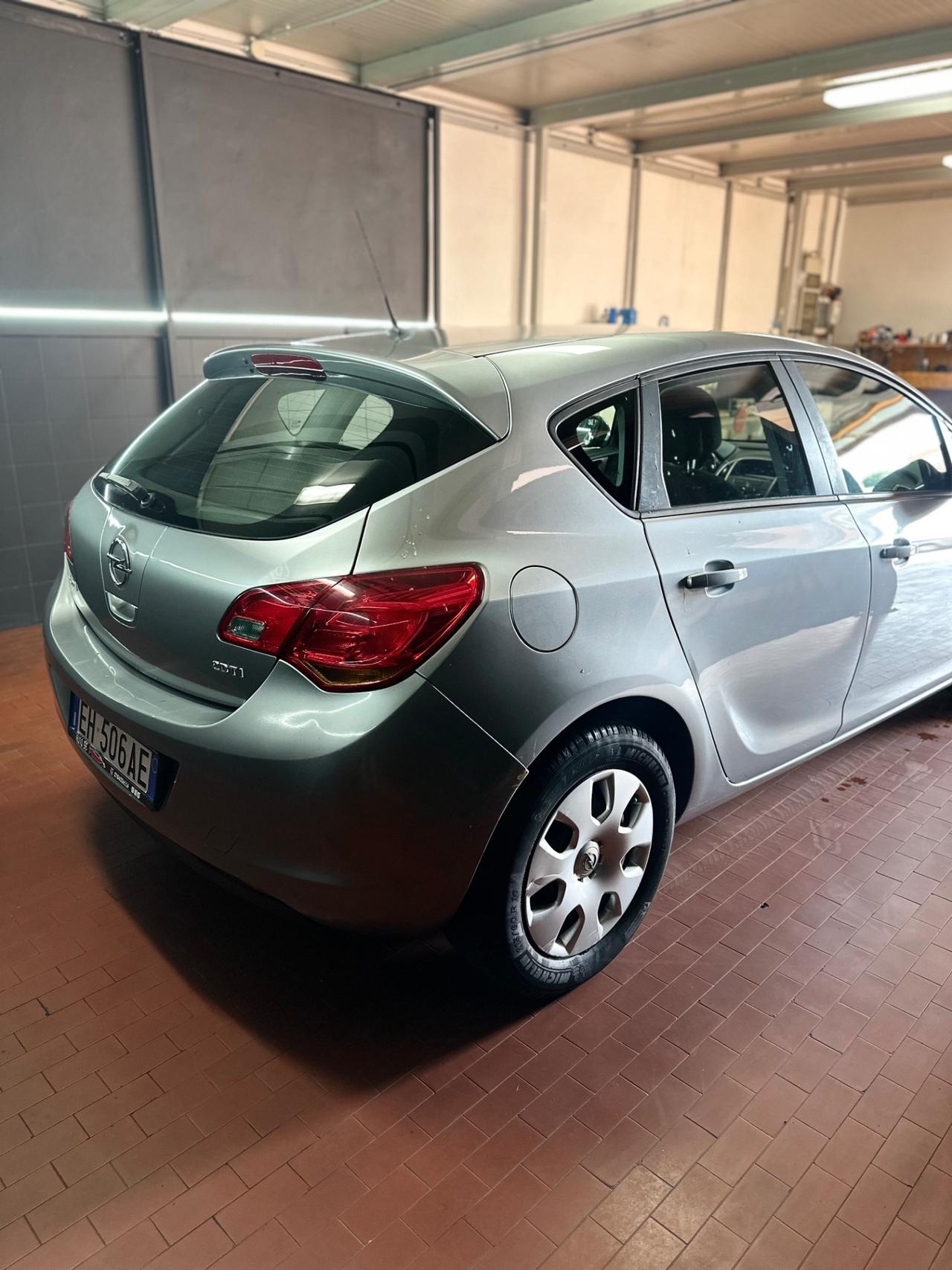 Opel Astra 1.7 CDTI 2011