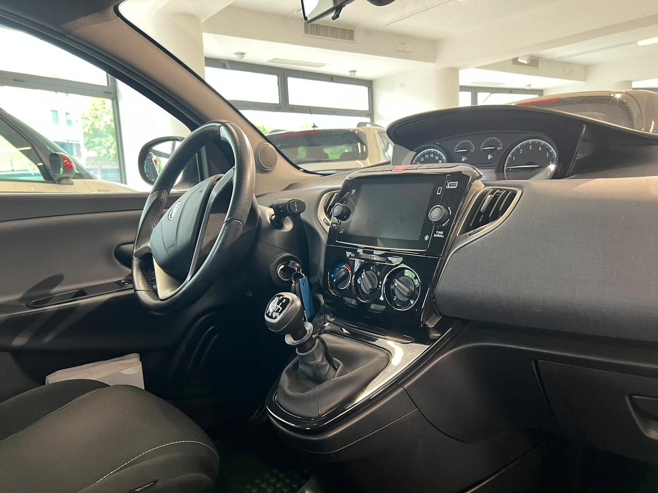 Lancia Ypsilon 1.0 FireFly 5 porte S&S Hybrid Gold