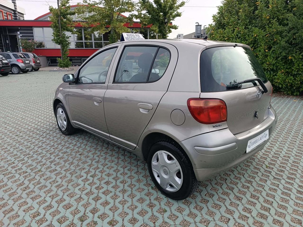 Toyota Yaris 1.0i 16V cat 5 porte Sol