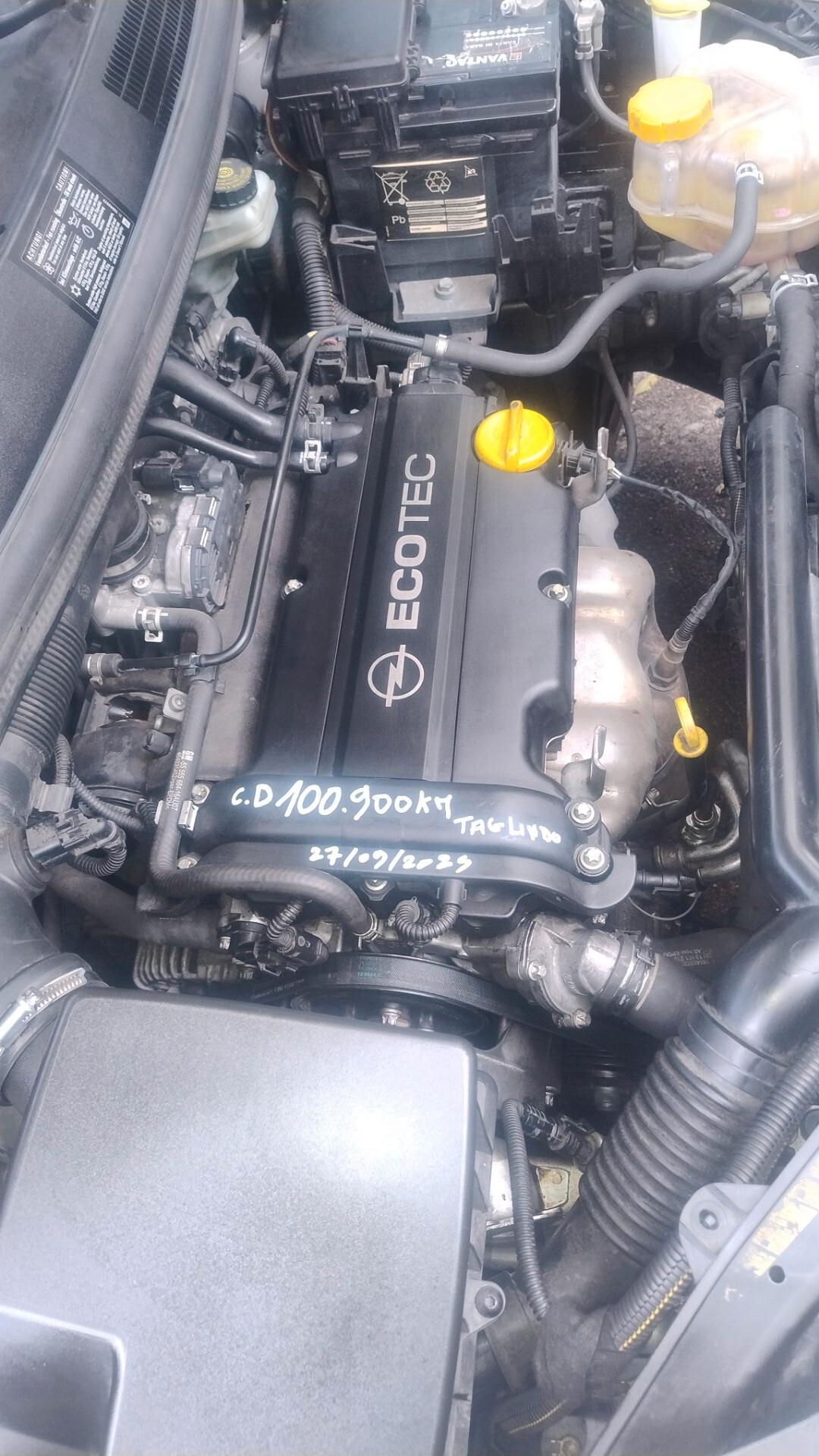 Opel Corsa 1.4 16V 5 porte Cosmo