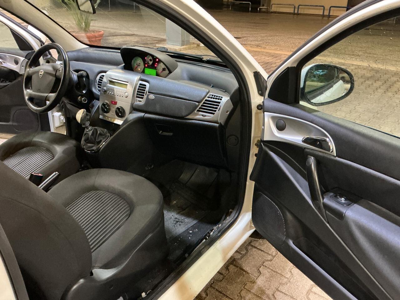 Lancia Ypsilon 1.2 Argento