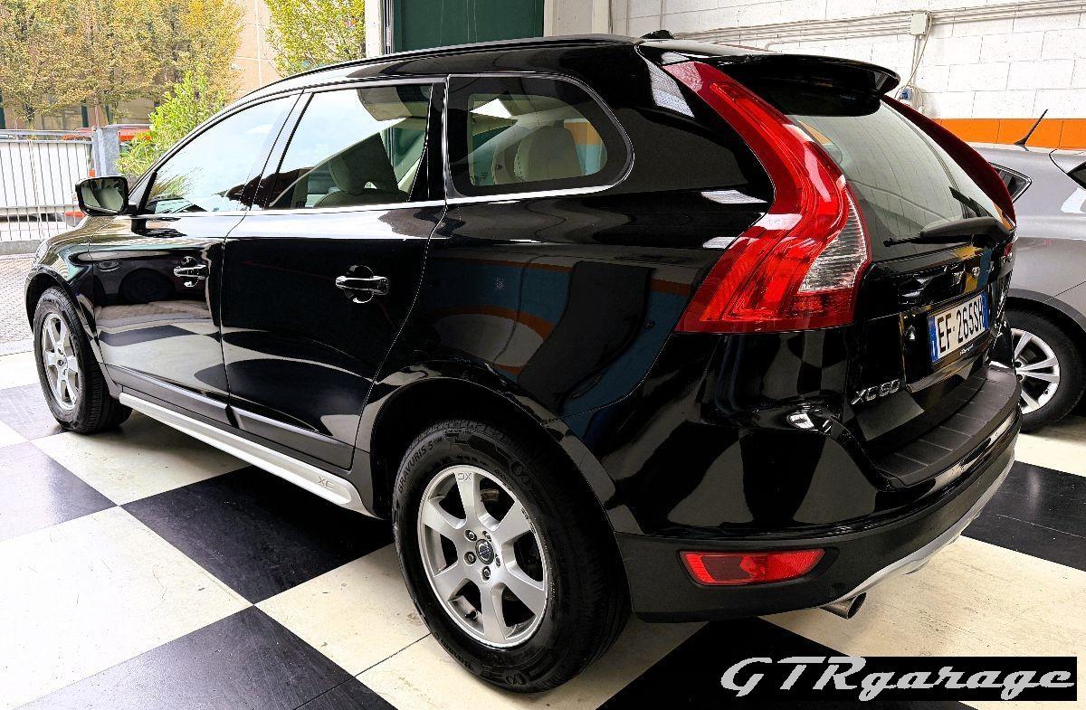VOLVO - XC60 - D3 AWD Geartronic Momentum