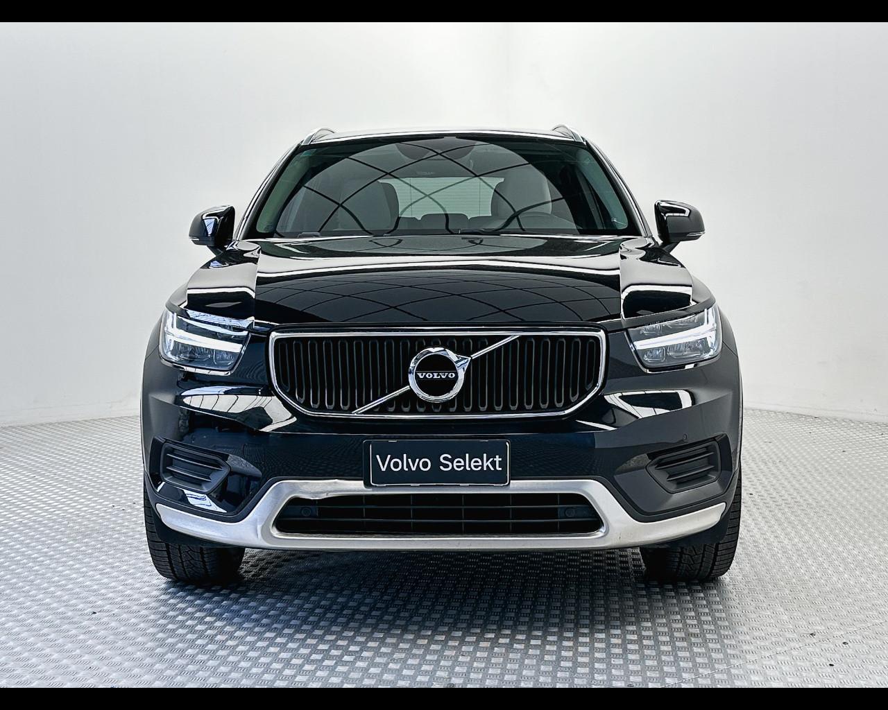 VOLVO XC40 (2017-->) - XC40 T2 Geartronic Momentum Pro N1