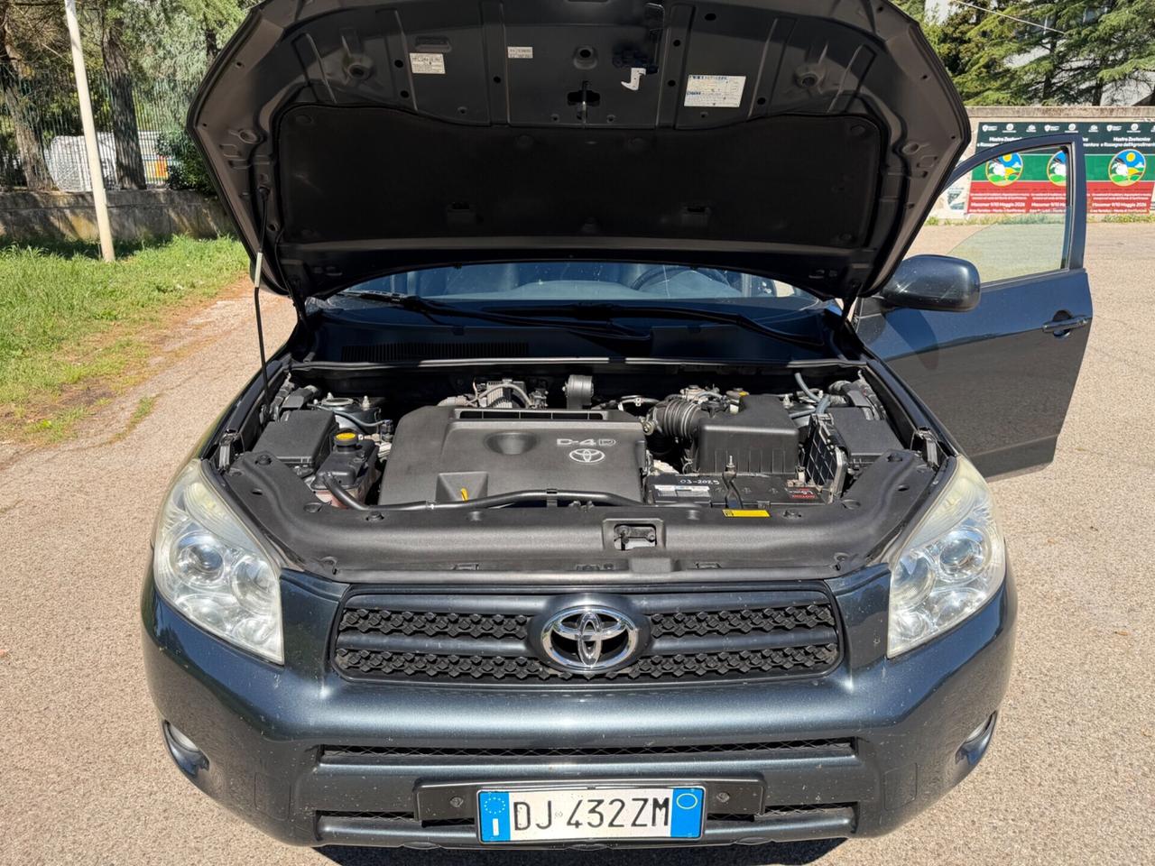 Toyota RAV 4 2.2 D-4D 136 CV tenuto maniacalmente